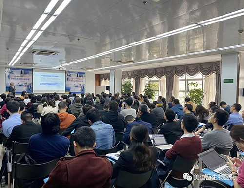 成都海博为药业有限公司董事长李英富博士带来了杰出的汇报