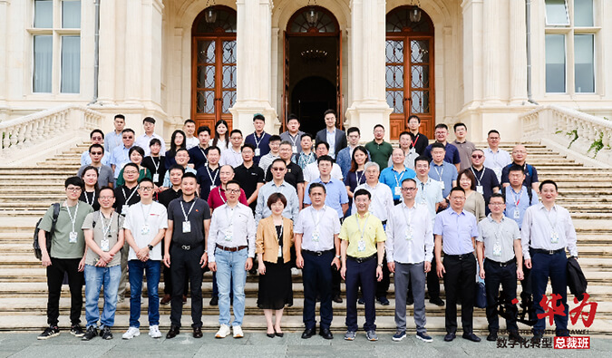 和记H88陈春麟博士、蔡金娜博士走进华为·数字化转型总裁班，共探AI造药新将来 